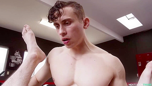 Dante Avery Goes All In — Bulging Muscles Steamy Neighbor Hookup – 18+
