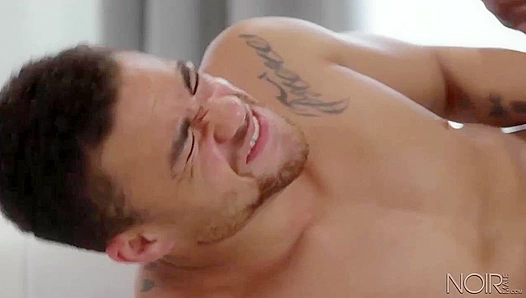 Beaux Banks Swallows Hard for Hung Delivery Dude – Steamy Noir Gay Moment