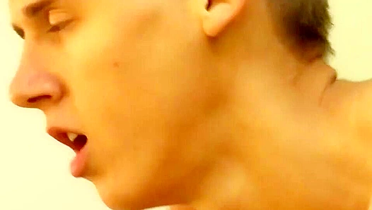 Bareback Passion: Danton Garys Steamy Raw Ride with Chris Hollander – LollipopTwinks