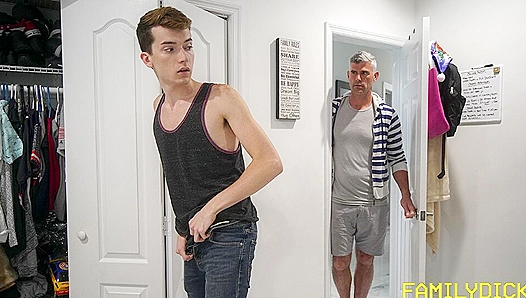 Oaks Takes Control in Hot Twin Anal Ride – FamilyDickFrenzy 18+