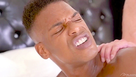 Adrian Hart Skyy Knox Heat Up the Patio After Their Steamy Swim – GayPornX 18+