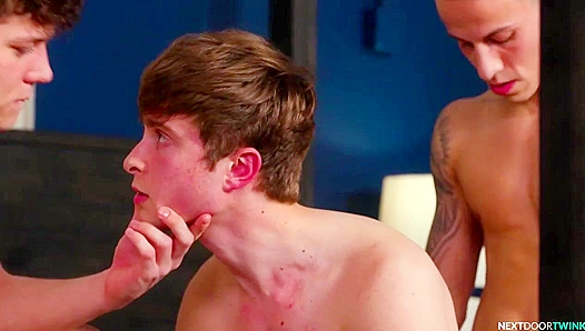 Gray-Gold Dominates Cody Viper des les in Steamy Gay Encounter – Hot Neighbor Sex
