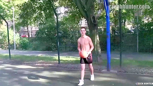 Bouncy Booty On Display: Amateur twink takes creampie like a pro – XXXGayNails 18+