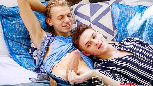 Avery Jones Leo Louis Get Dirty in Wild Outdoor Gay Encounter – Full Scene