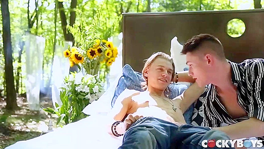Avery Jones Leo Louis Get Dirty in Wild Outdoor Gay Encounter – Full Scene