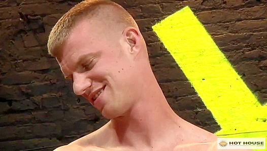 Parker Perry Devours Hard Cock in a Hot, Steamy Greenhouse – GayPornHeat 18+