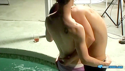 Mike Roberts Zack Randel Heat Up Undies in Wild 4Way Fun – GayPornFun 18+
