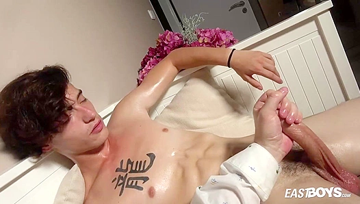 Johnny Walshs Filthy Finish: Wild Hair, Thick Cream Pie – EastBoys 18+