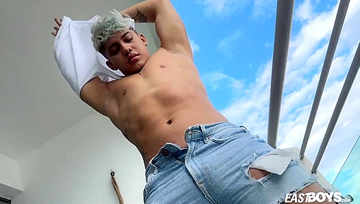 Lunas Steamy Solo Session: Jacking Off Like Never Before – EastBoys 18+