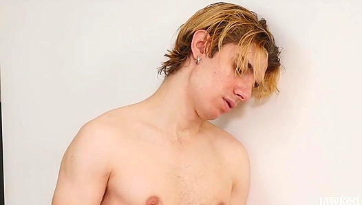 Moaning Vincent Castles Pumps His Thick Hard-on Furiously – JAWKED