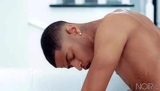 Big Dick Vibes: Aaron Reese Leon Redd Heat Up the Sheets – NoirMale