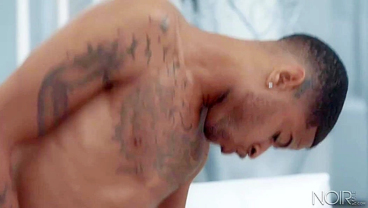 Big Dick Vibes: Aaron Reese Leon Redd Heat Up the Sheets – NoirMale