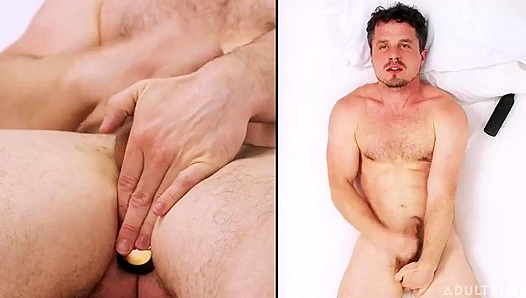 Robby Takes Plug, Screams in Pleasure – Explosive Orgasm Loads of Cum