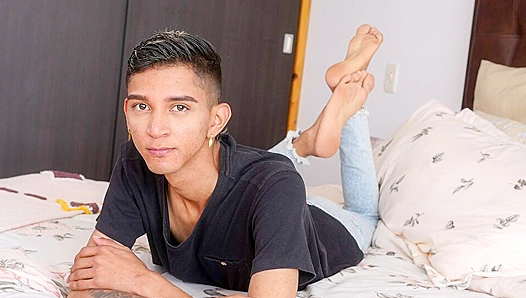 Spread Open Solo: Nicolas Greys Steamy Self-Pleasure Ride – BoyFun