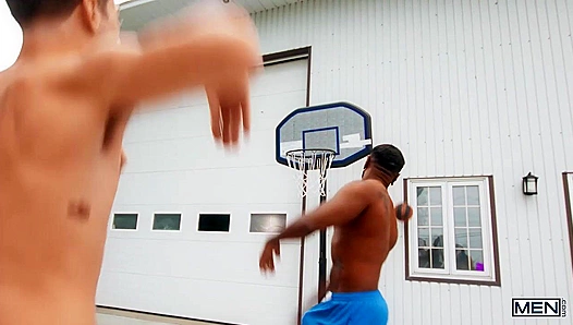 Braxton Takes Joeys Thick Load Post-Game Hardcourtside Heat – GayBallers 18+