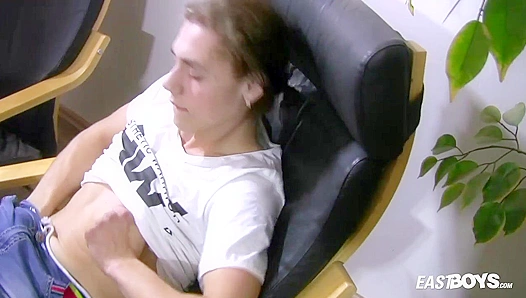 Smooth Hands Gliding Down His Shaft – Sheldons Steamy Solo Session – EastBoys 18+