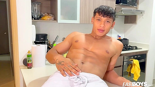 Pretty Boy Damond Teases EastBoys With Irresistible Seductive Charm – 18+