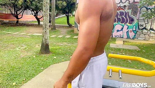 Pumping Up for Glory: Damond Browns Muscular Solo Workout – EastBoys 18+