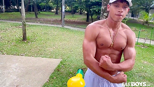 Pumping Up for Glory: Damond Browns Muscular Solo Workout – EastBoys 18+