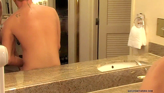 Mason Ross JERKS OFF While Checking Out His HOT Body – TwinkyLicious 18+