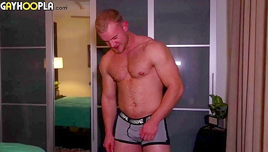 Tyson Scotts Massive Rod Jolts as He Fucks His Fist – Hot Muscle Action – GayXXX