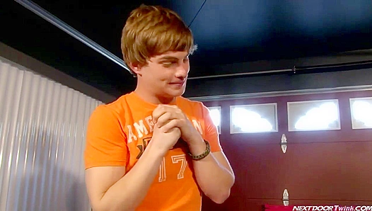 Noah Trevor Get Double Penetrated by Hung Dude – NextDoor Twinks 18+