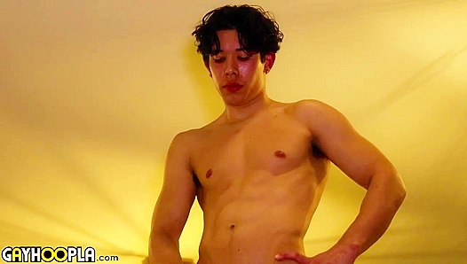 Kody Lux Flexes His Hot Ripped Physique While Jacking Off for You – 18+