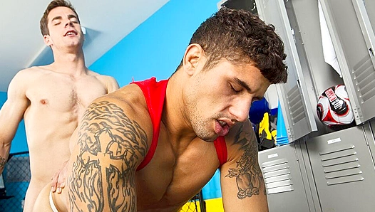 Steamy Lockers: Jimmy Clays Hot Post-Match Encounter with Hudson – GayPornXXX 18+