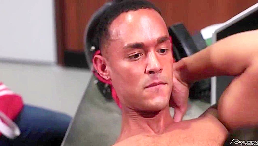 Steamy Locker Room Encounter: Devin Jake Go Wild – GayPornX 18+