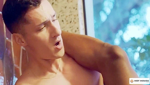 Steamy Trio Showdown: Tristan, Hunter Isaiah Get Wild in the Shower – GayHunk 18+