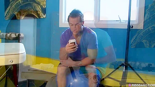 Steamy Session: Rod Daily Jay Cloud Grind Naked on the Massage Table – GayPornDaily
