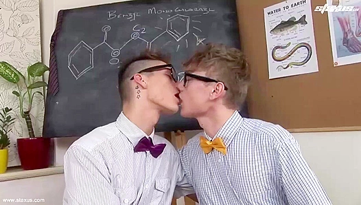 Nerdy Fun Turns Hot as Connor, Levi Lucius Get Steamy – GayXXX