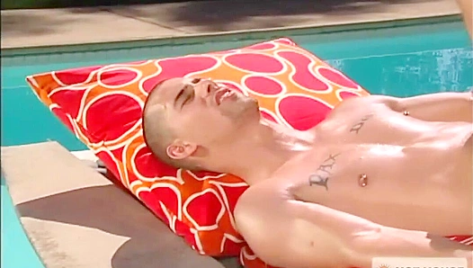 Johnny Gunn Ethan Wolfes Steamy Poolside Encounter – A Hothouse Fantasy