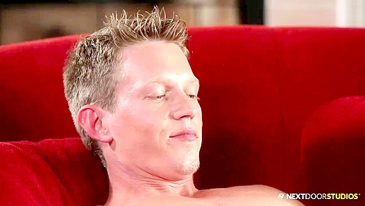 Blonde Tommy Huntington Jerks Off Happy Alone Time – Steaming Solo Action