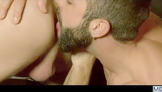 Hector DeSilva Matt Anders Seduce Straight Tourist – Hot Gay Temptation Unfolds