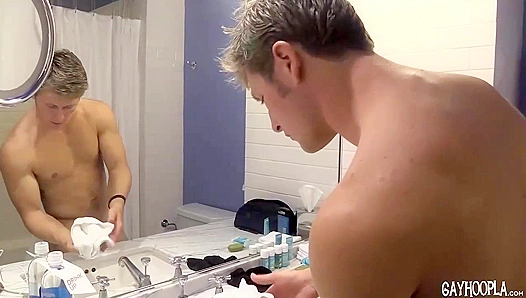 Brandon Parkers Tempting Blowjob Ends With a Mind-Blowing Cum Shot