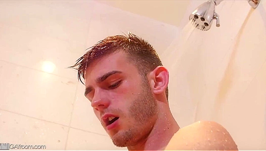 Vincent James Dominates Zak Bishop with Huge Dick — Raw Power Unleashed – 18+