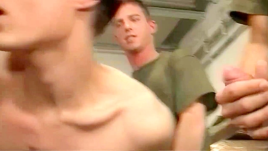 Tim Taylor Dominates Huge Cocks in Wild Multi-Man Encounter – GayXXX