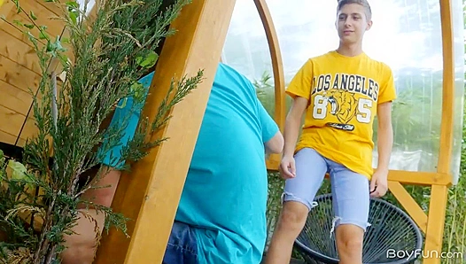 Ollie Timmy Go Wild in the Garden – Steamy Bareback Fun – GayXXX