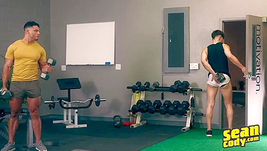 Hot Locker Room Action: Axel Michael Goes Wild for Sean Cody X
