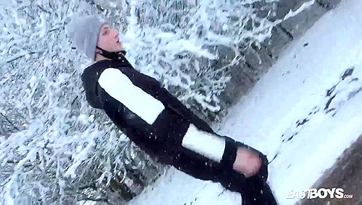 Stranded by Snow? Jerzy Fox Warms Up with a Steamy Handjob – EastBoys 18+