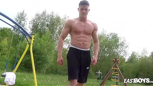 Buff Stud Shows Off His Massive Bulge – Flashing Hard Muscle Heat – EastBoys