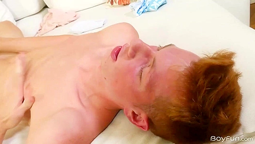 Harry Davis Moans Through Mind-Blowing Climax Ride – Gay XXX