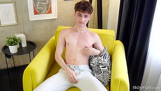 Miron Sokolov Gets Rough, Jacking Off While Embracing His Wildest Desires – GayPornRush