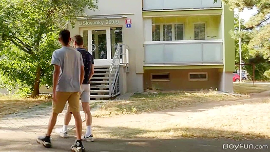 Andy Henry Takes Double Penetration Like a Pro – CzechHunks 18+