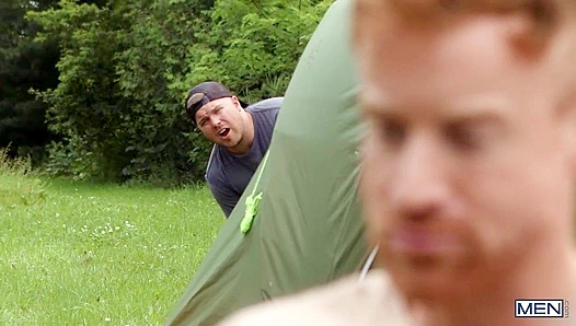 Under the Stars: William Seeds Takes Tim Bareback Outdoors – FreeGayPorn