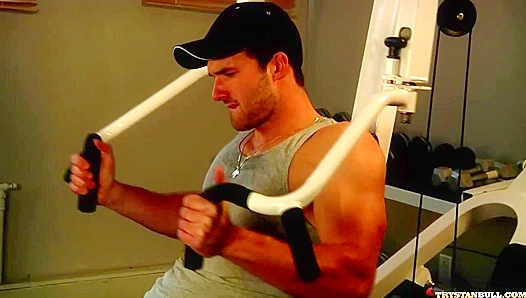 Muscle Crave: Hot Brunet Goes All Out, Dripping with Desire – GayWorkouts 18+