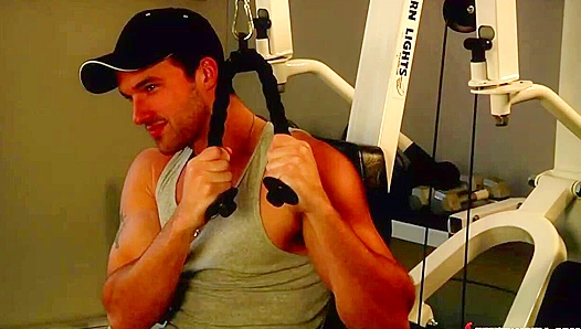 Muscle Crave: Hot Brunet Goes All Out, Dripping with Desire – GayWorkouts 18+