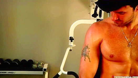 Muscle Crave: Hot Brunet Goes All Out, Dripping with Desire – GayWorkouts 18+