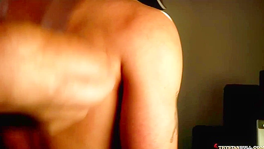 Muscle Crave: Hot Brunet Goes All Out, Dripping with Desire – GayWorkouts 18+